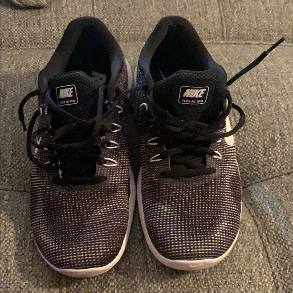 Women’s Nike flex run size 8